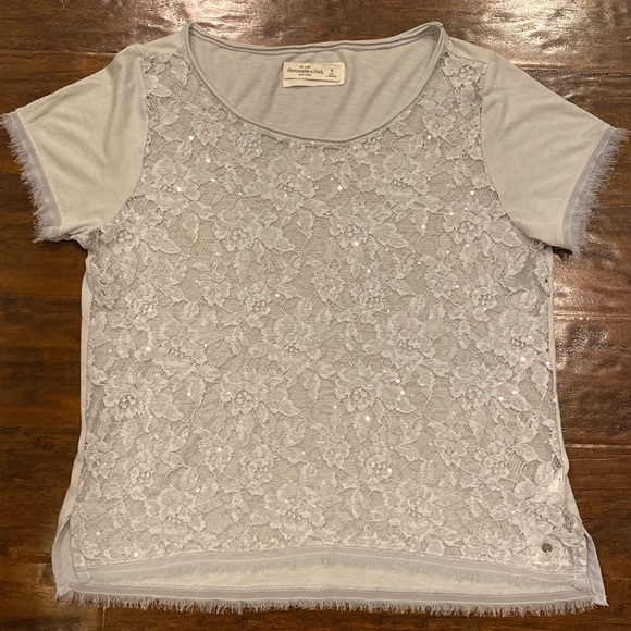 Abercrombie & Fitch Grey Lace & Sequins Short Sleeve Top w/ Frayed Edges Sz M - Picture 3 of 12